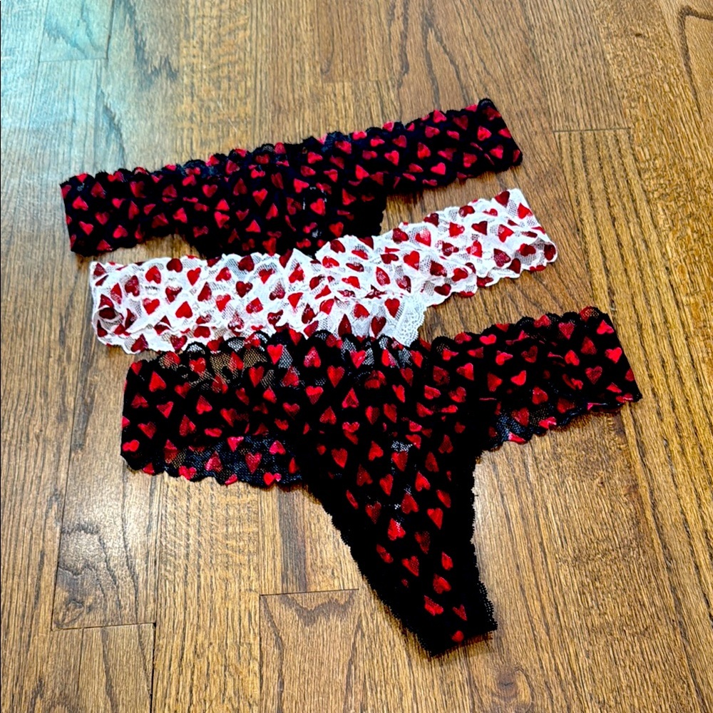 Victorias Secret Lacie Thongs Set of 3